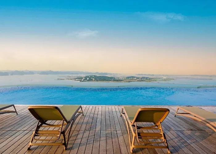 Ocean View - A La Carte Khách sạn hẻo lánh Hạ Long